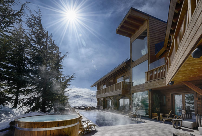Outdoor Pool&Sundeck in the Sierra Nevada´s mountains | El Lodge Hotel
