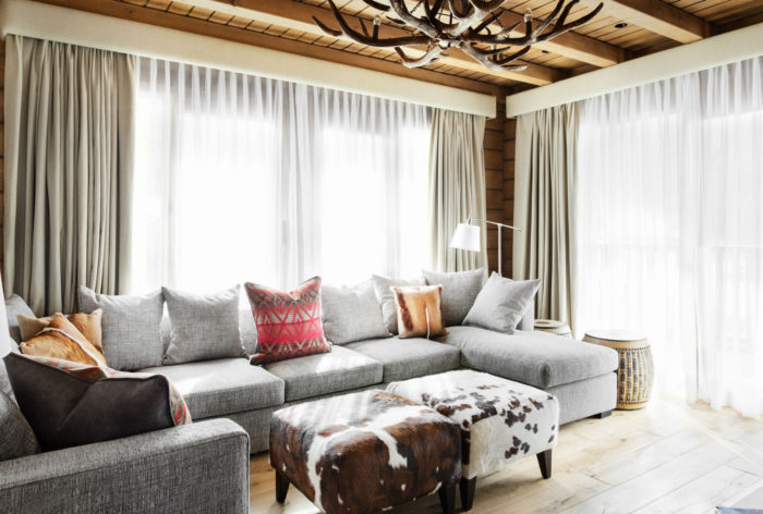 Living room of corner suites in Sierra Nevada Resort | El Lodge in Granada